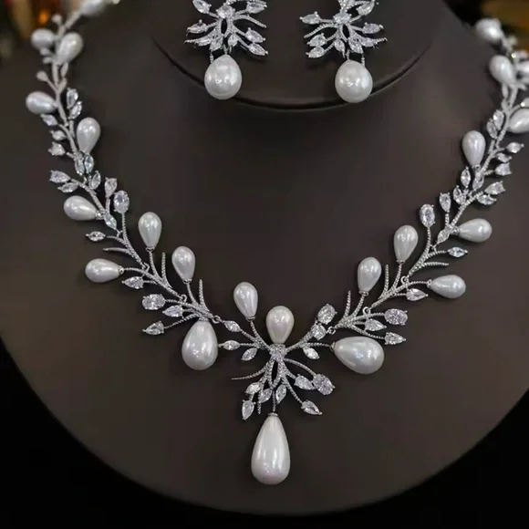 Wedding / formal / bridal Luxury Cubic Zirconia Big Pearl Necklace Earring Set - Picture 3 of 4